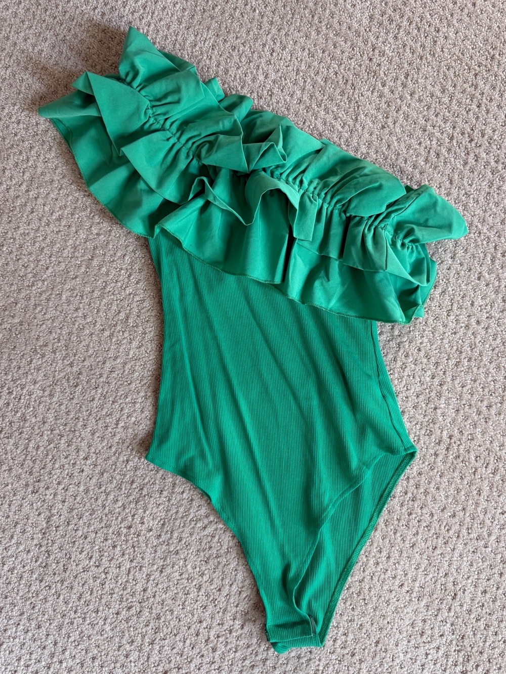 One-Shoulder Ruffle Bodysuit in Emerald Green Medium